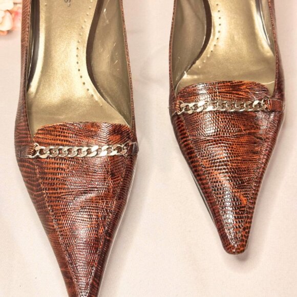 Vintage BCBGirls Low Heels - Picture 3 of 9